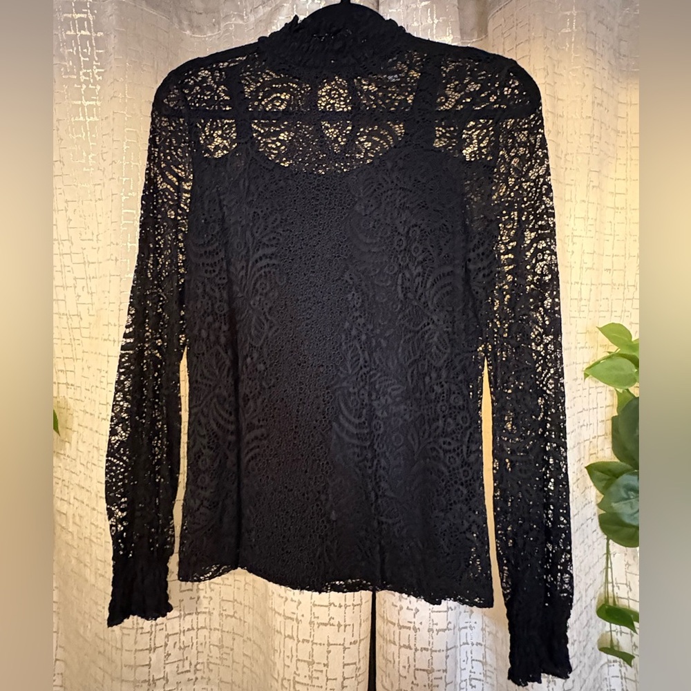Cable & Gauge Elegant Black Lace Top